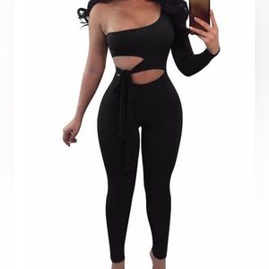 NWT - Sexy One-Shoulder Cut-Out Jumpsuit- Color: Black, Size: LARGE 🔥🔥🔥